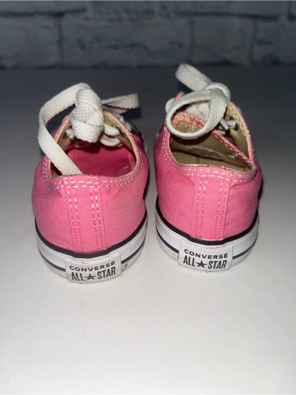Girl size 6 Low-Top Canvas Sneakers - Classic Lace-Up Casual Shoe Pink Converse